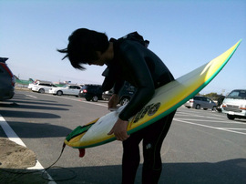 surfing_in_shirasato_100322.jpg